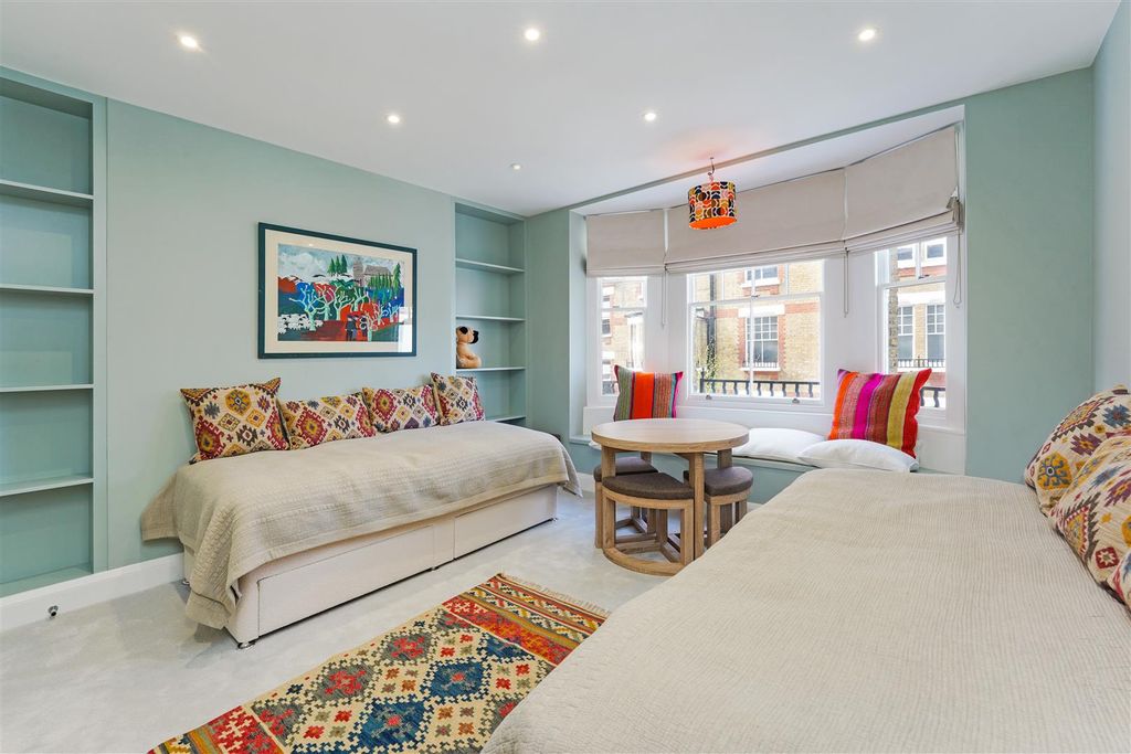 Property photo 1 of 10 Flat 155, Marlborough, 61 Walton Street London (3)