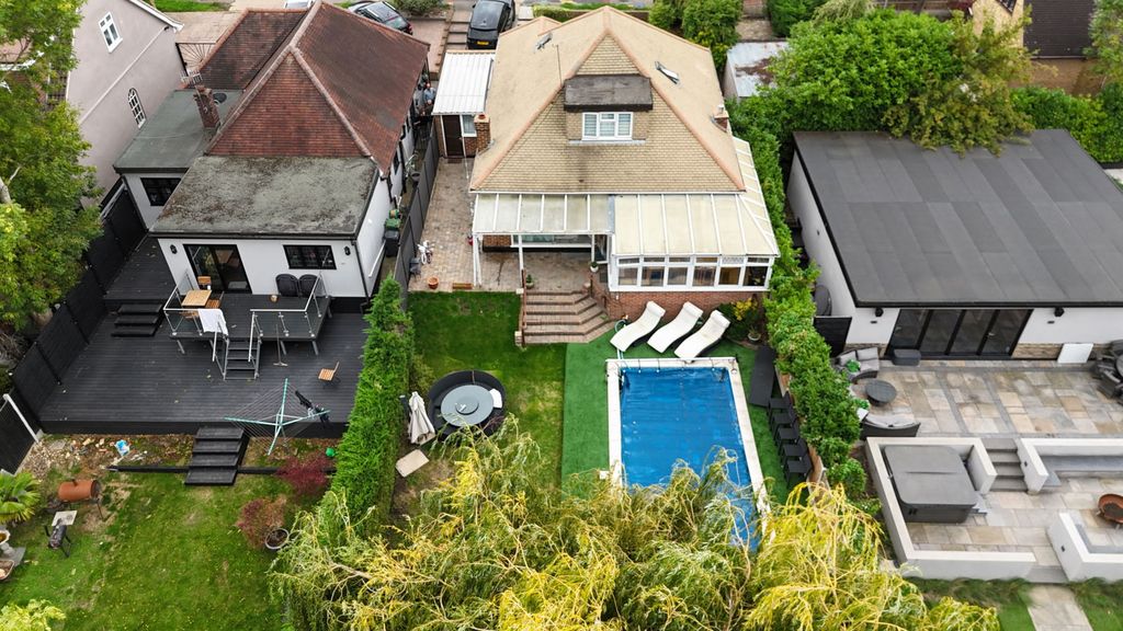 Property photo 2 of 23