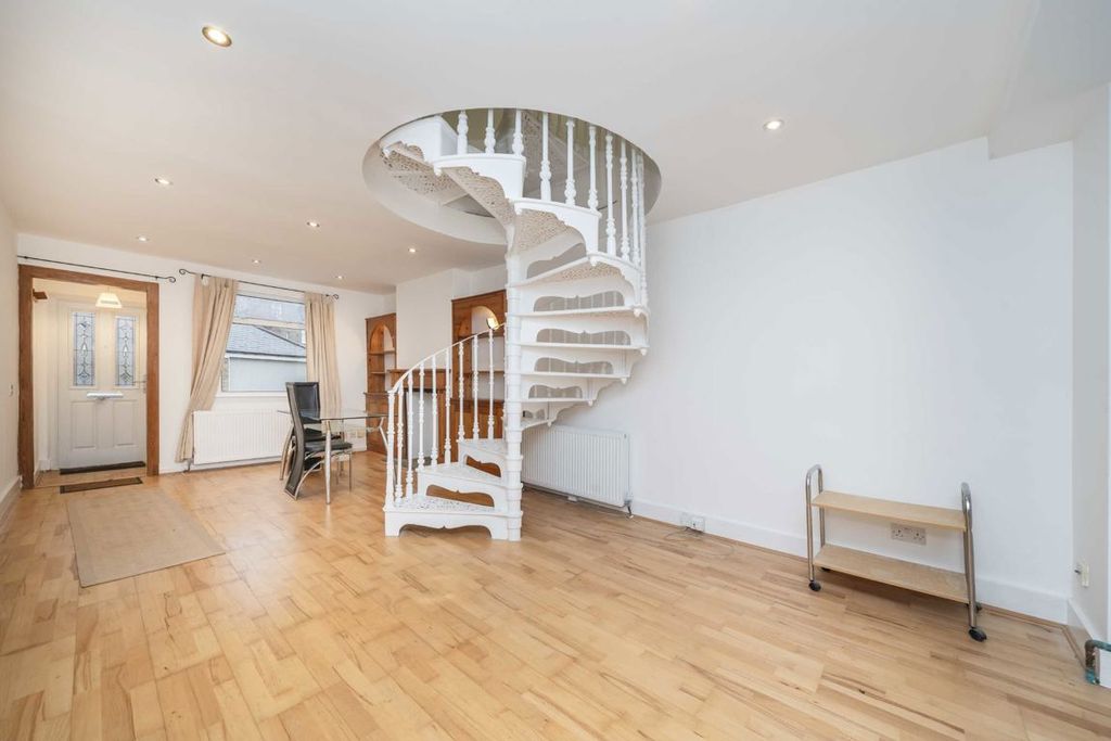 Property photo 2 of 7