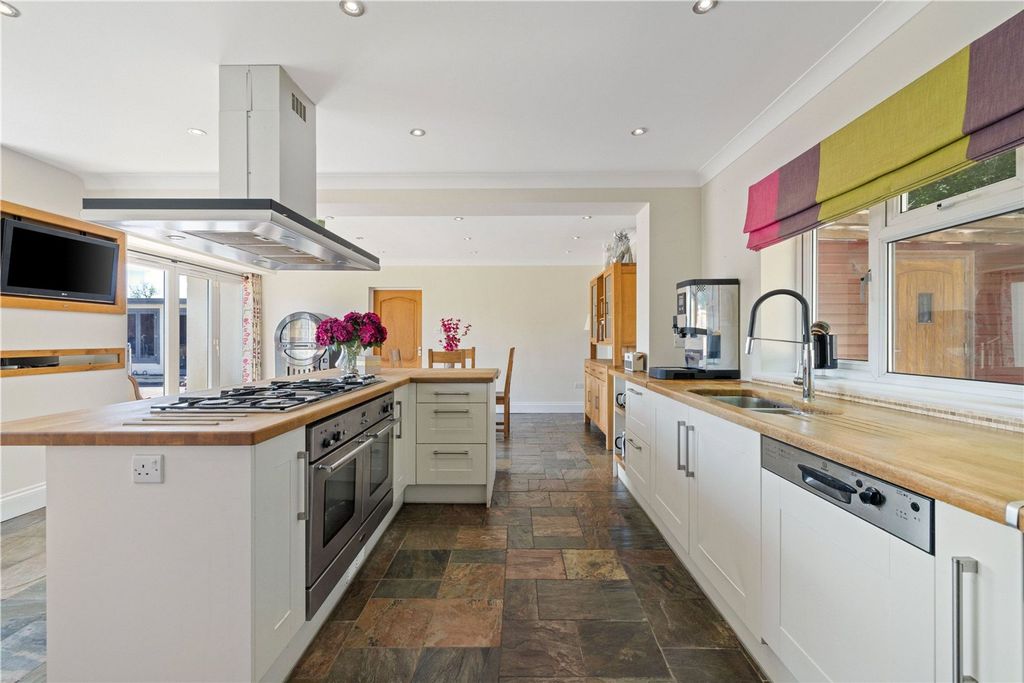 Property photo 3 of 30 Kitchen