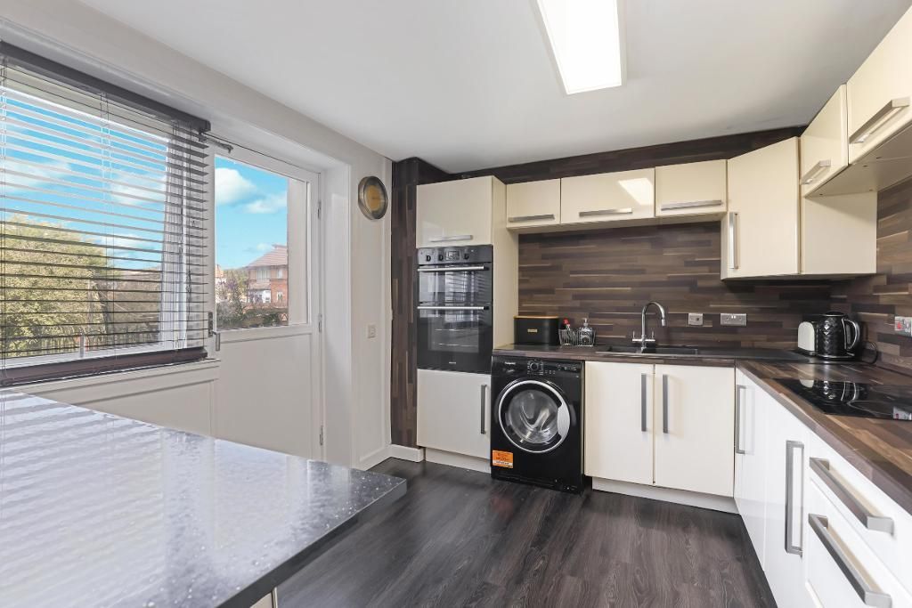Property photo 3 of 19 Kitchen