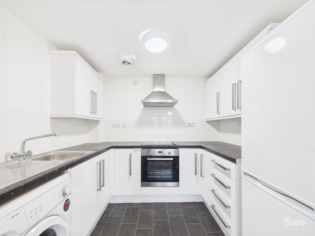 Property photo 3 of 8 Kitchen