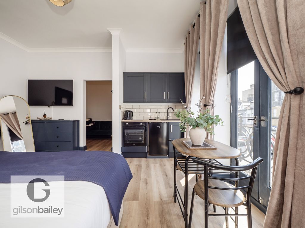 Property photo 3 of 10 8-Flat2 52Apowrd-18