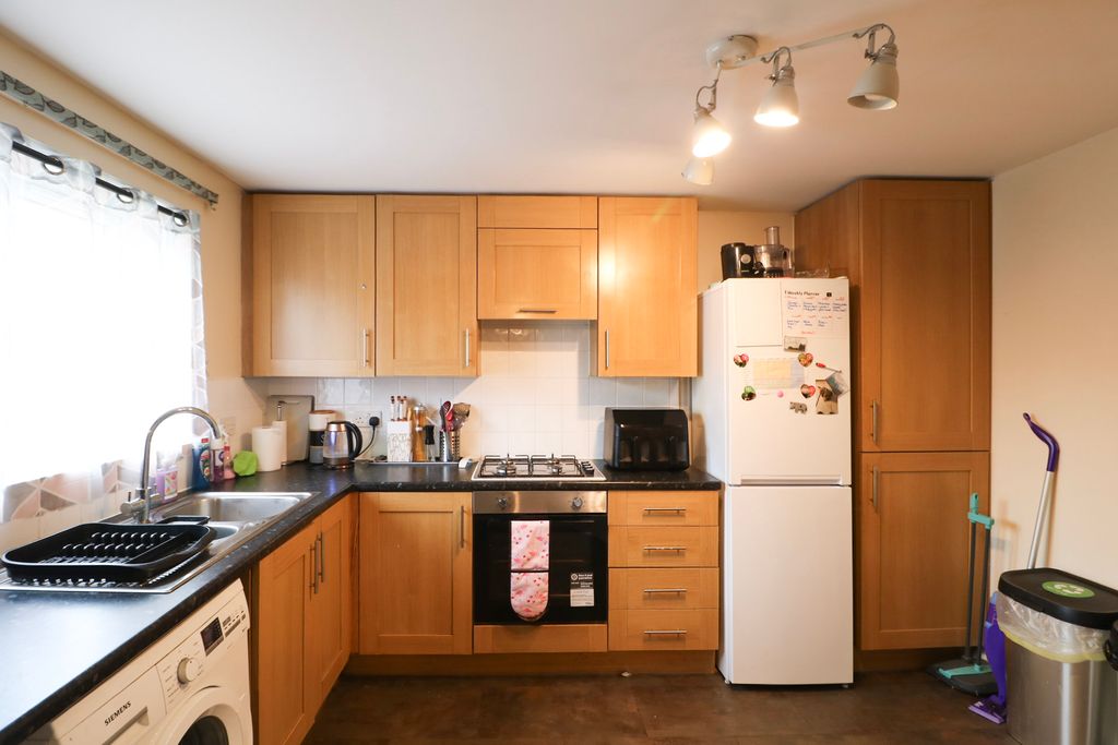 Property photo 2 of 17 Kitchen