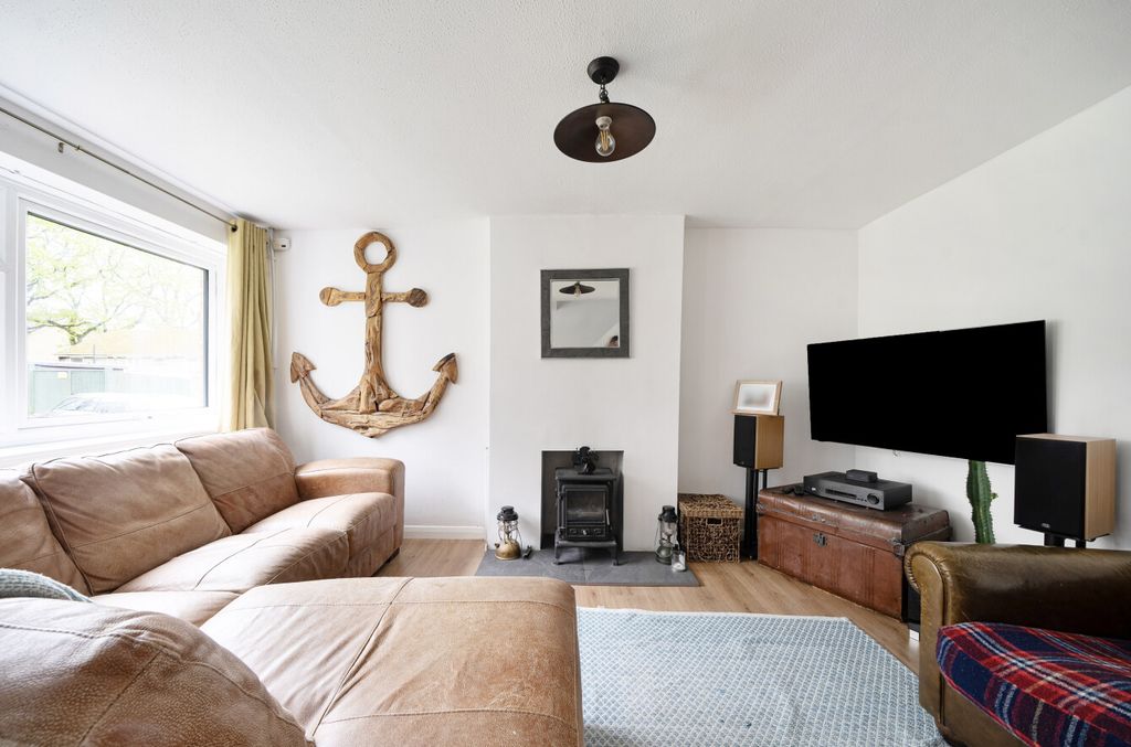 Property photo 2 of 12 1441015-9-69Dfa45...