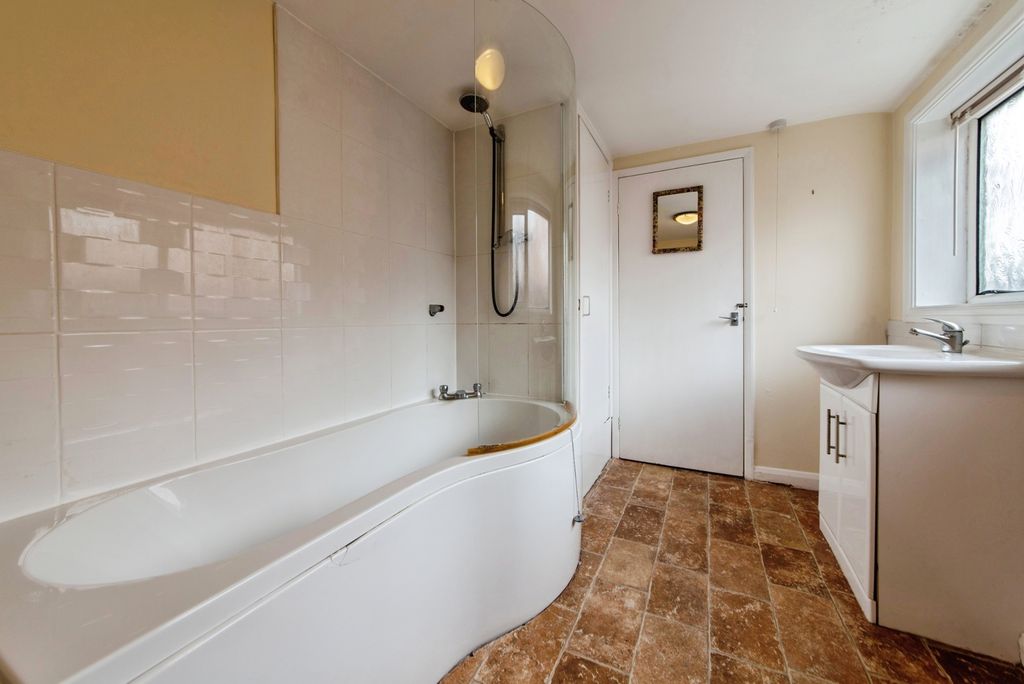 Additional image 9 of 2 bed flat for saleRasen Lane, Lincoln, Lincolnshire LN1