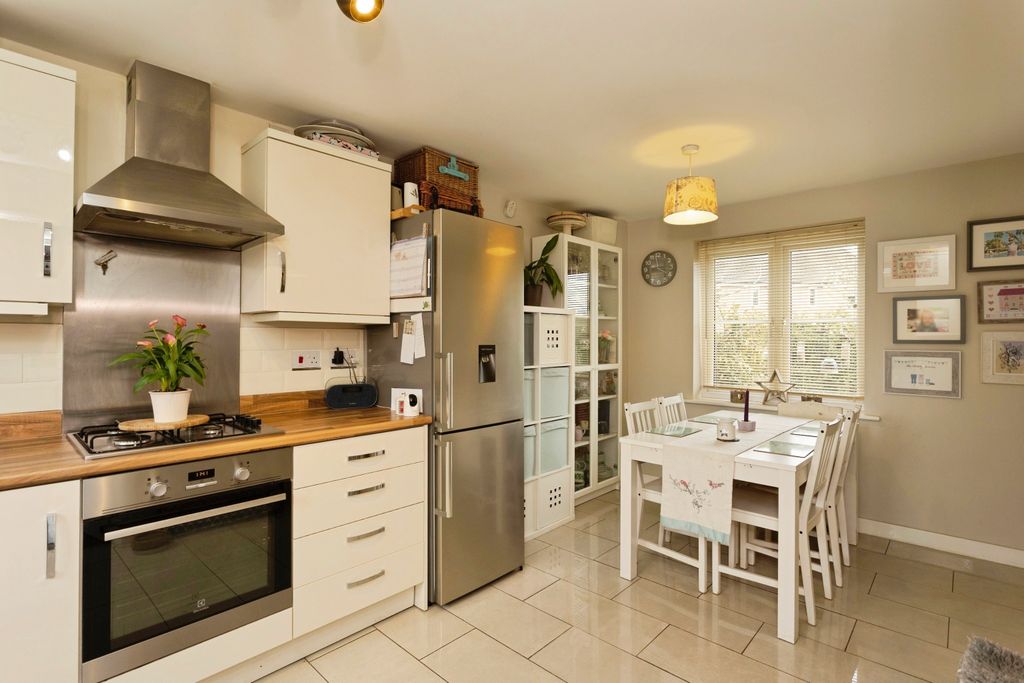 Property photo 3 of 15 Kitchen/Dining Room