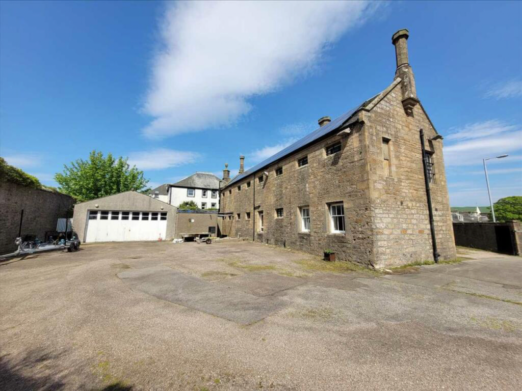 Property photo 3 of 15