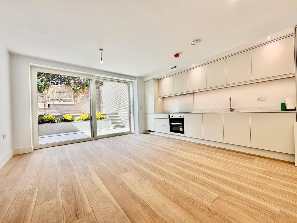 Property photo 1 of 8 Kitchen