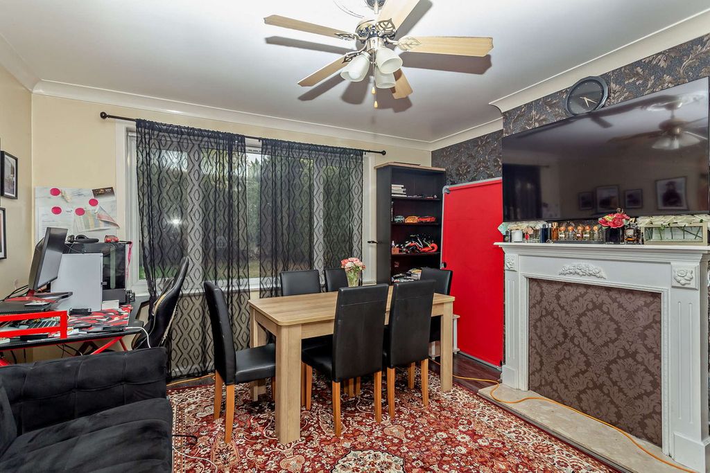 Property photo 3 of 23