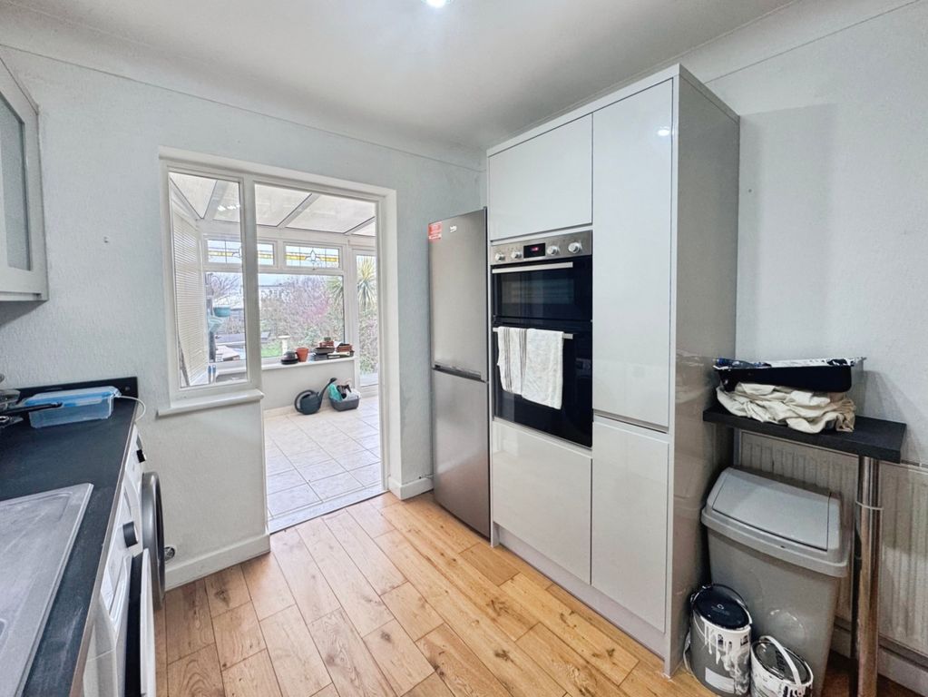 Property photo 3 of 14 Kitchen