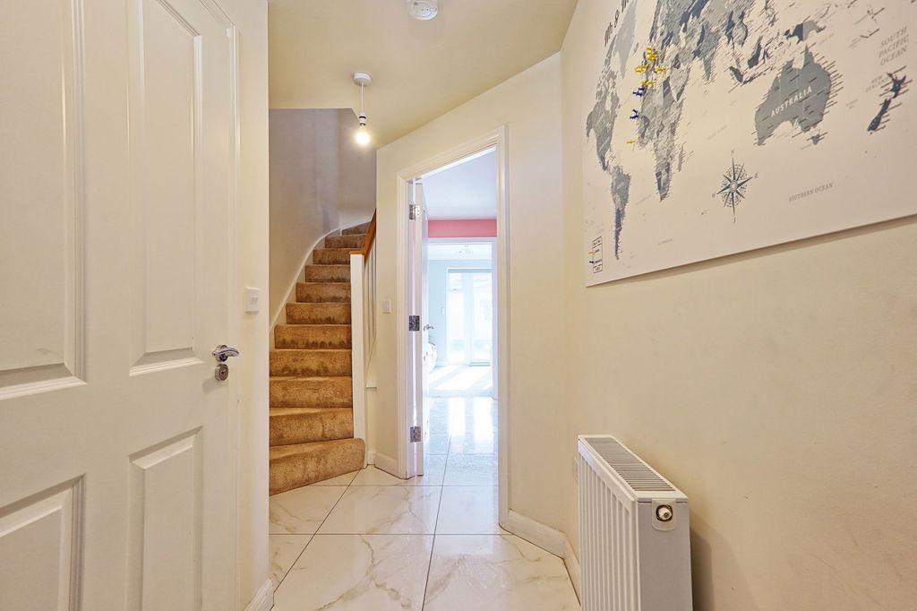 Property photo 2 of 25