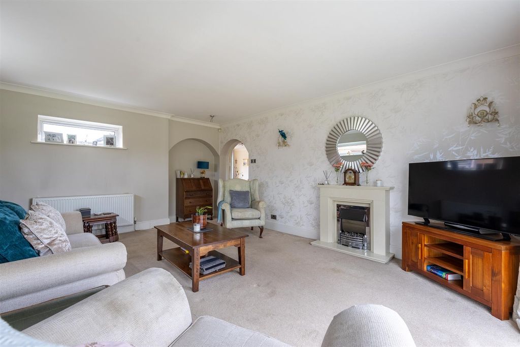 Property photo 2 of 25 7Weaverside-9.Jpg