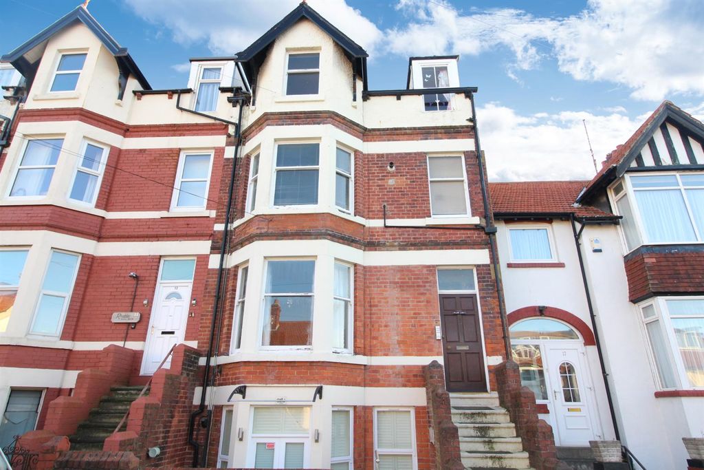 2 bed flat for sale Scarborough