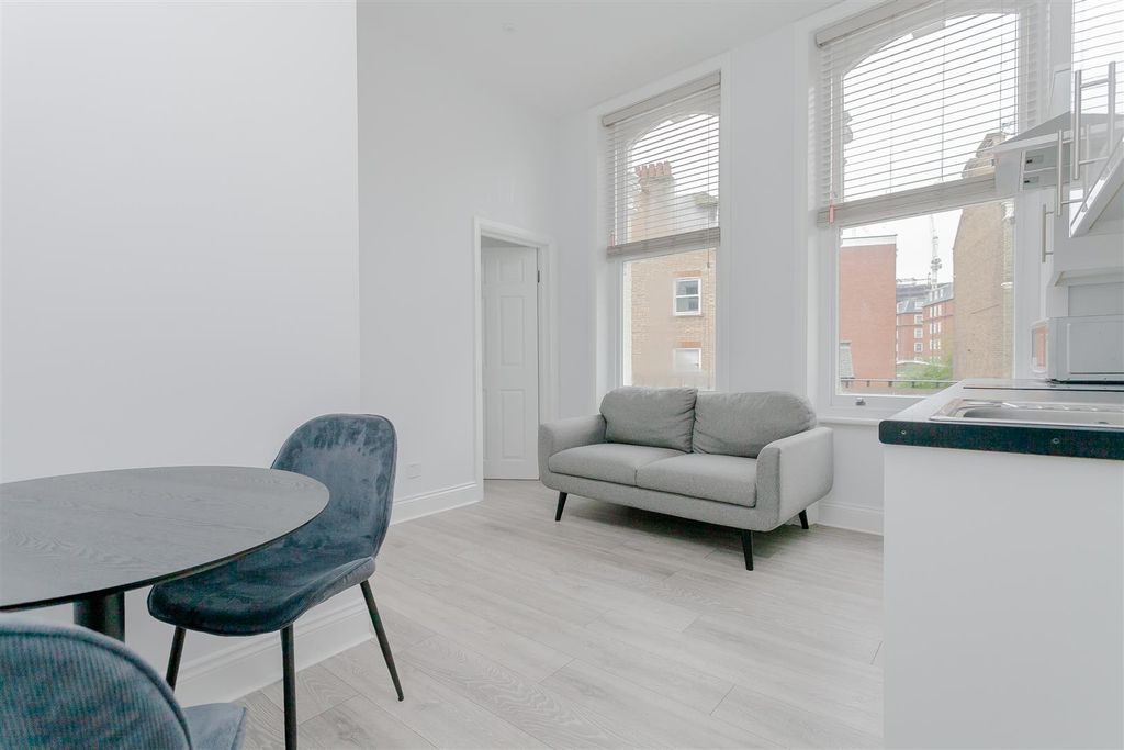 Property photo 3 of 11 Stanwick Road (2).Jpg