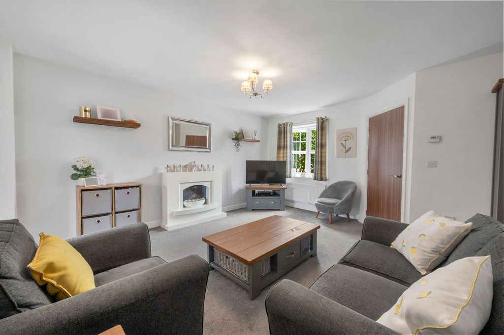 Property photo 2 of 31