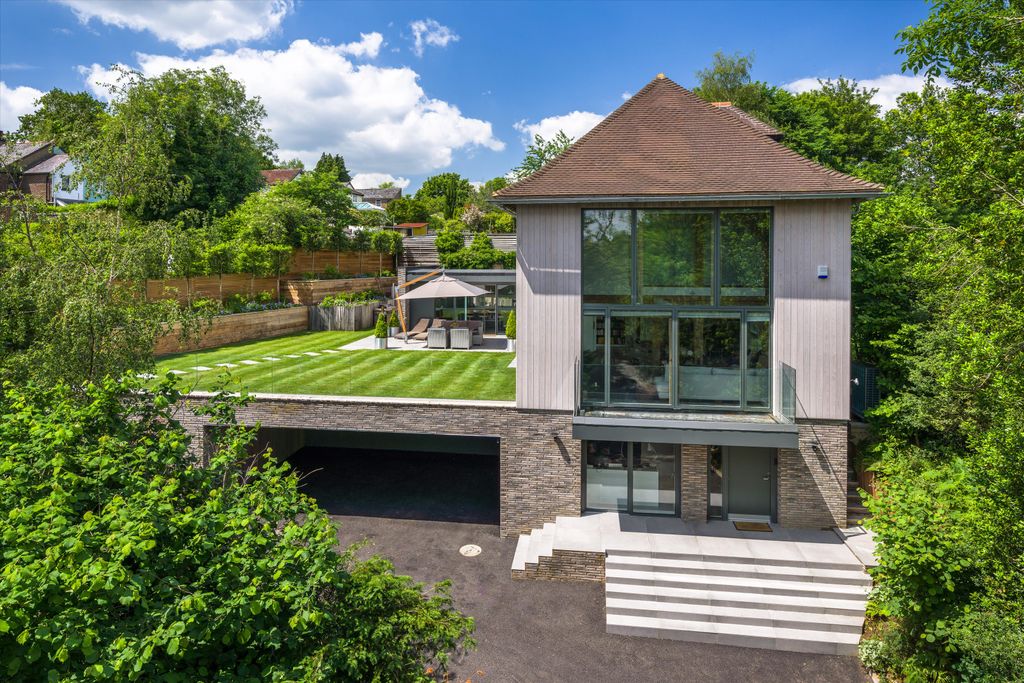 Property photo 1 of 18 Image