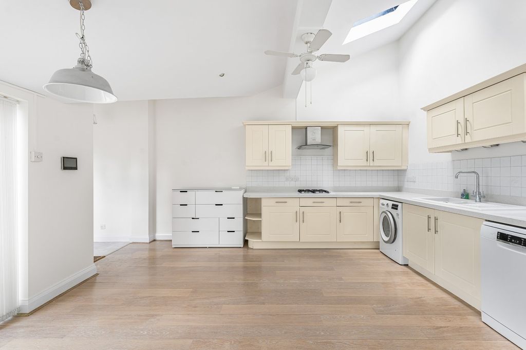 Property photo 2 of 30 Picture No. 05