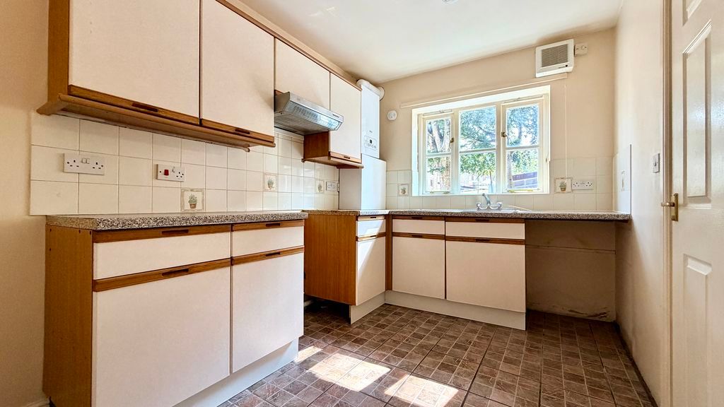 Property photo 2 of 10 Kitchen