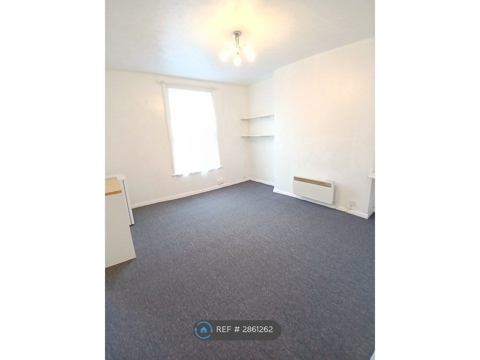 Property photo 3 of 10 Living Room