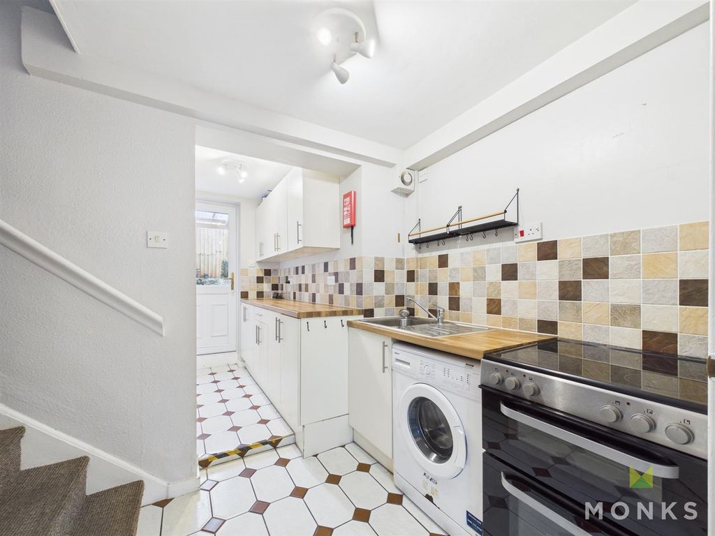 Property photo 3 of 10 Cam01420G0-Pr0801-Still005.Jpg