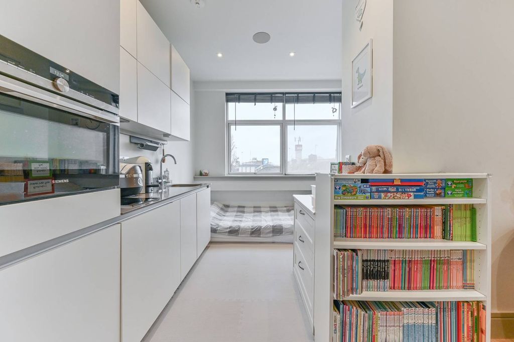 Property photo 3 of 9