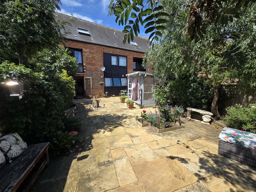 Property photo 2 of 22