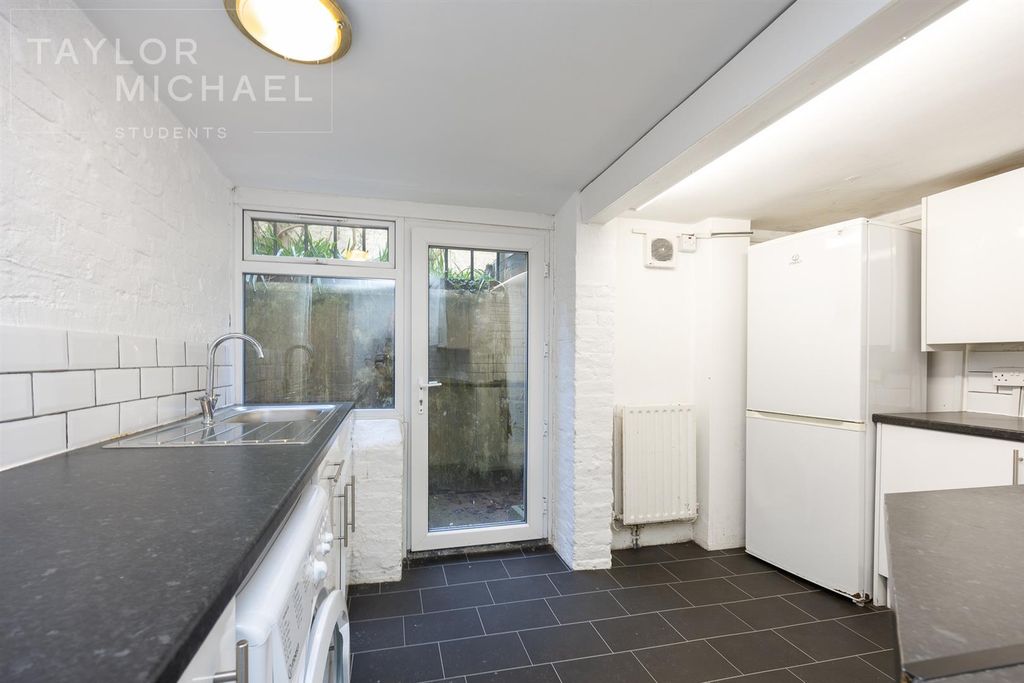 Property photo 2 of 17 Kitchen