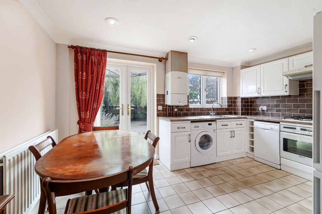 Property photo 3 of 14 Thurnham Way (6).Jpg