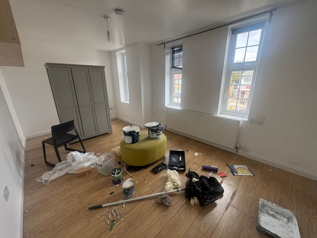 Property photo 1 of 5 3 Bed Flat To Rent Hillingdon