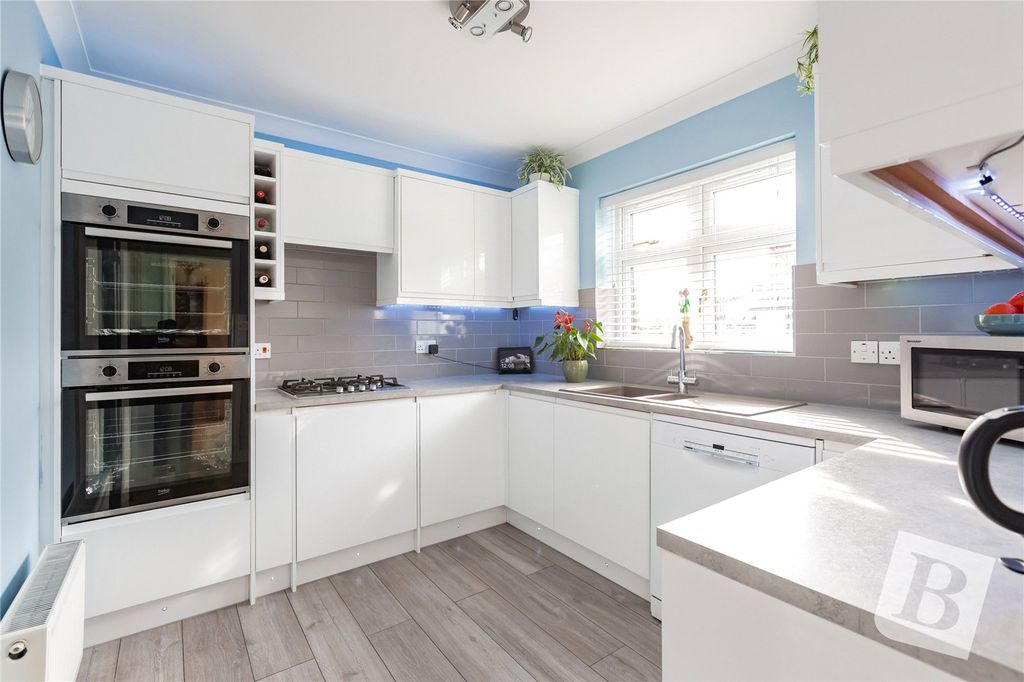 Property photo 3 of 20 Kitchen