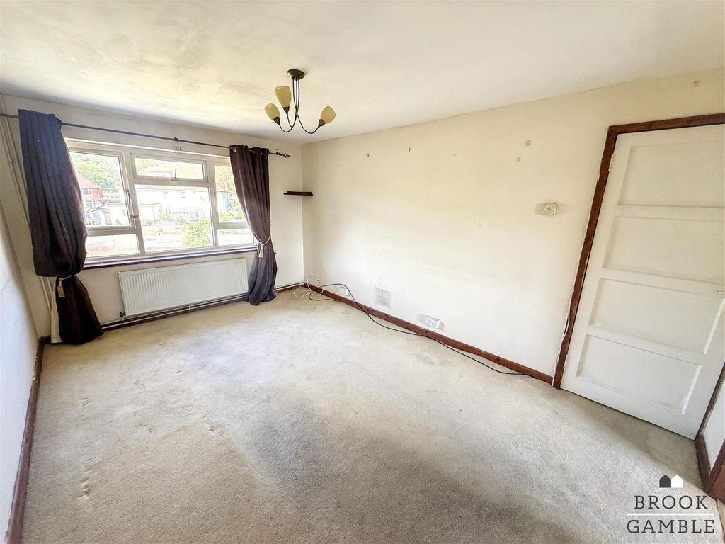 Property photo 2 of 13 01323 438506