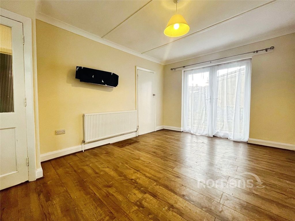 Property photo 2 of 14 Picture No. 18