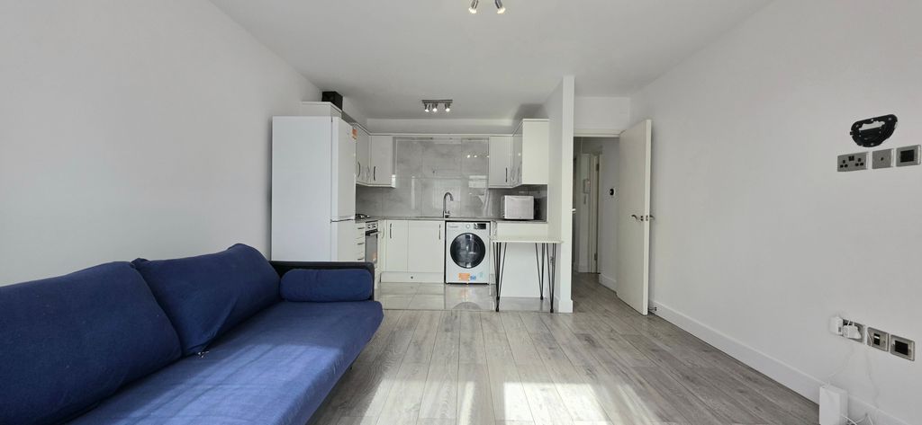 Property photo 2 of 9