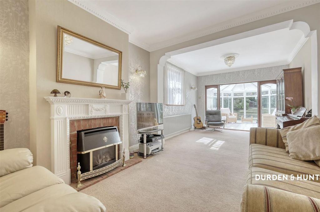 Property photo 2 of 33 Curtis Road