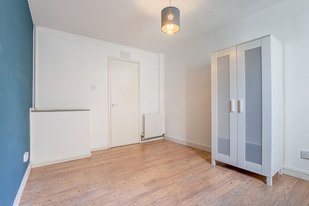 Property photo 1 of 10 Bed1Angle2