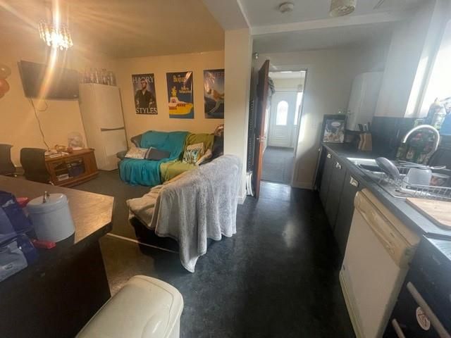 Property photo 2 of 11 Kitchen