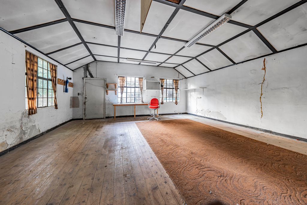 Property photo 3 of 17 Photo Dec 19 2025, 10 12 47 Am