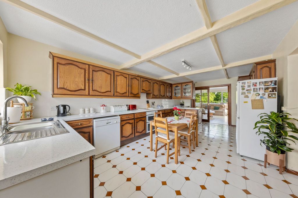 Property photo 3 of 20 Dining Kitchen