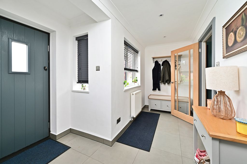 Property photo 2 of 13 6 Borderside (8)