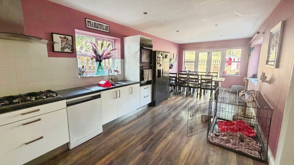 Property photo 3 of 22 Kitchen/Diner