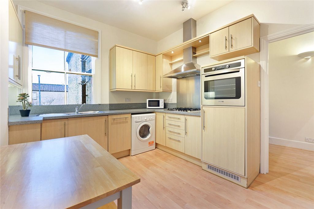 Property photo 3 of 9 Kitchen