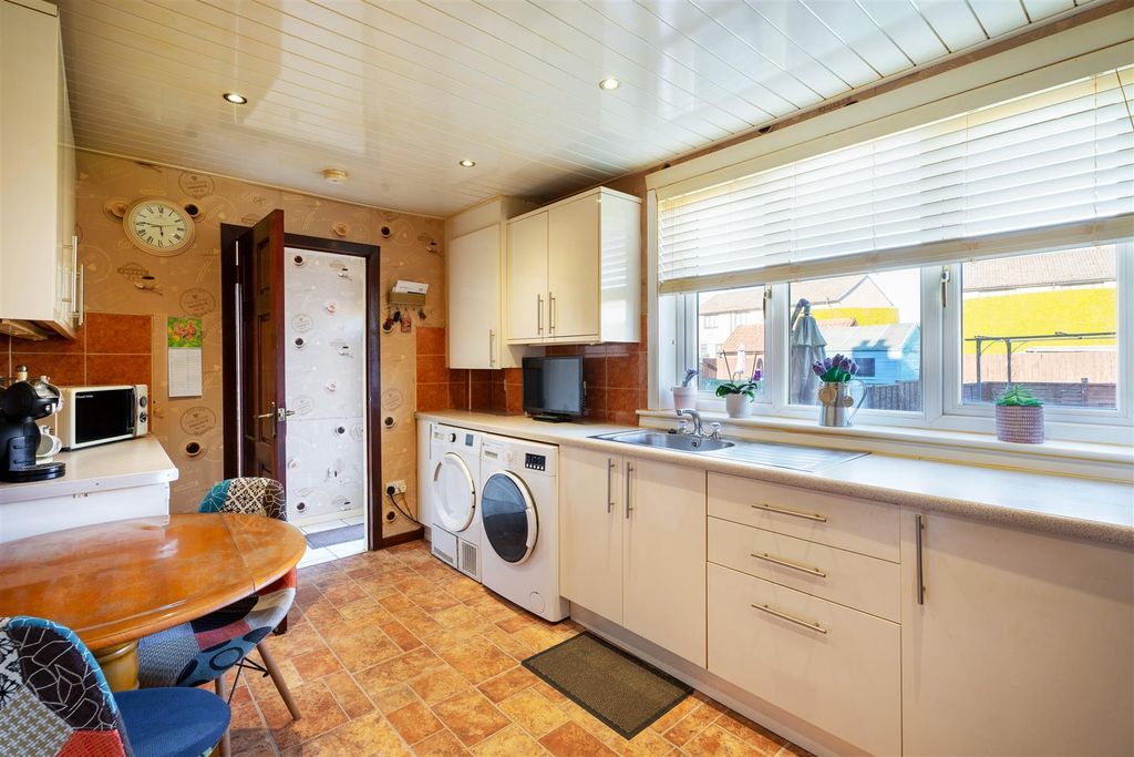 Property photo 3 of 27 32Tay-16.Jpg