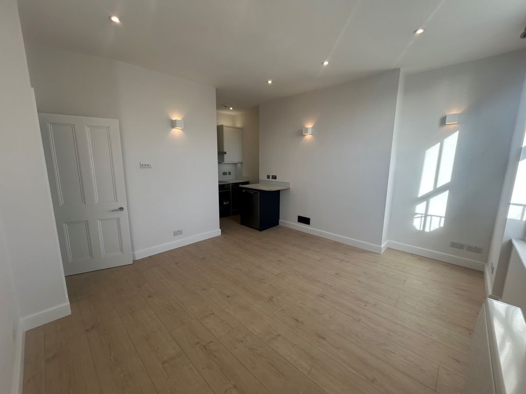 Property photo 3 of 9 5