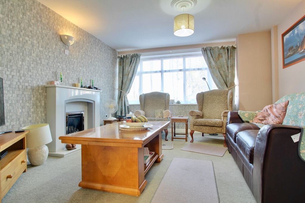 Property photo 3 of 23 Lounge Gus Critchlow Ewemove Hinckley