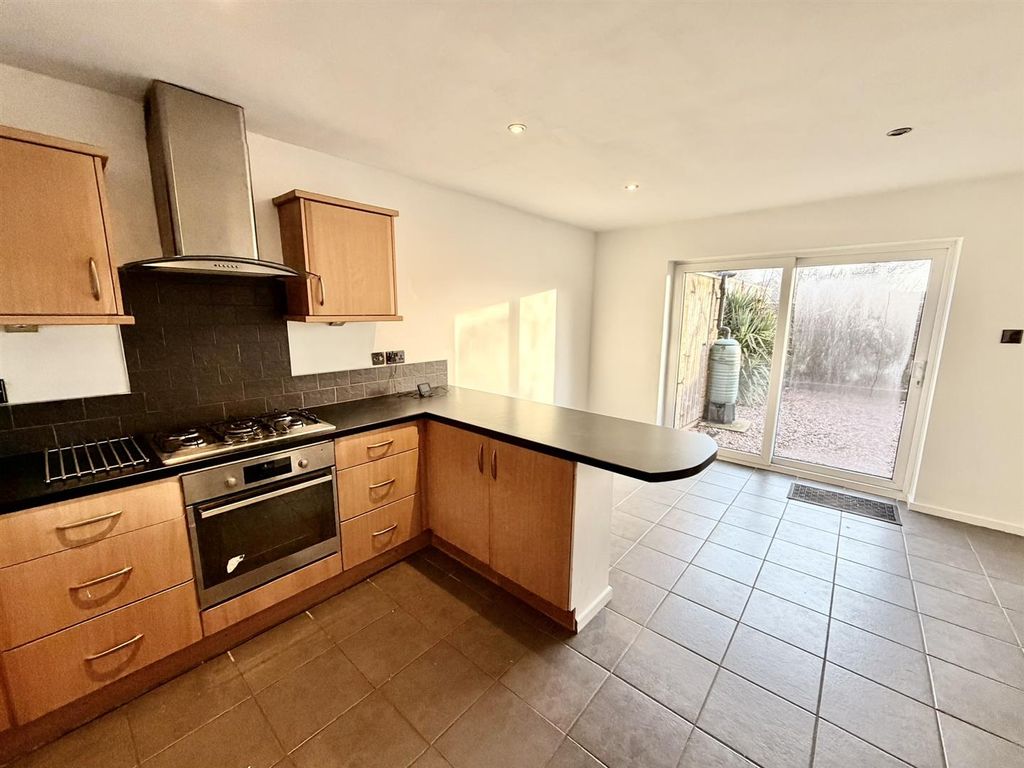 Property photo 3 of 10 Kitchen.Jpeg