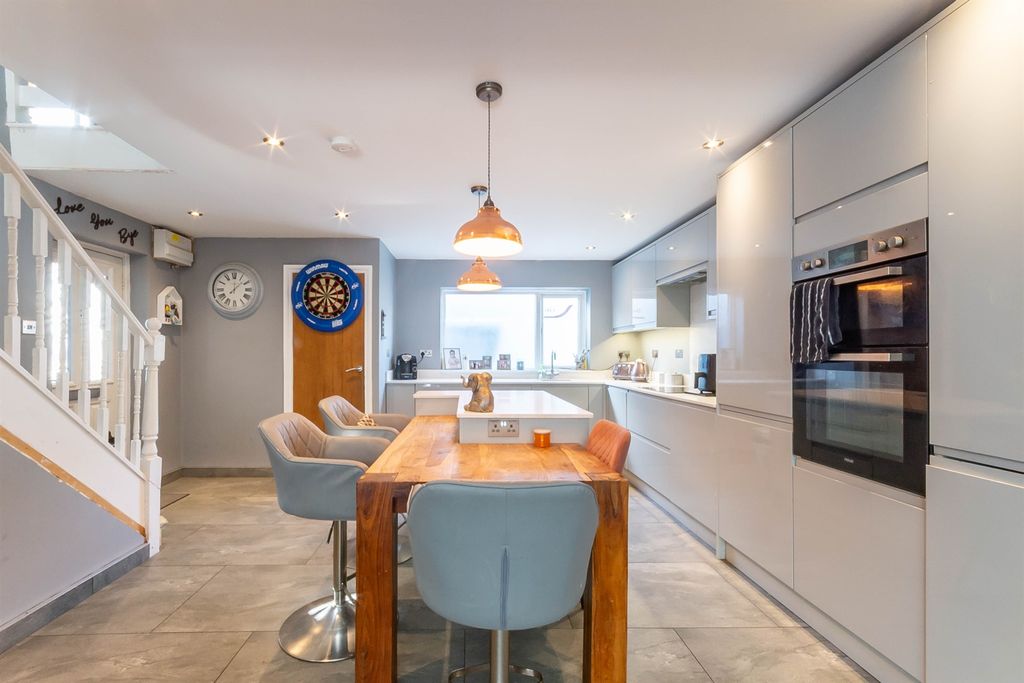 Property photo 3 of 13 Kitchen