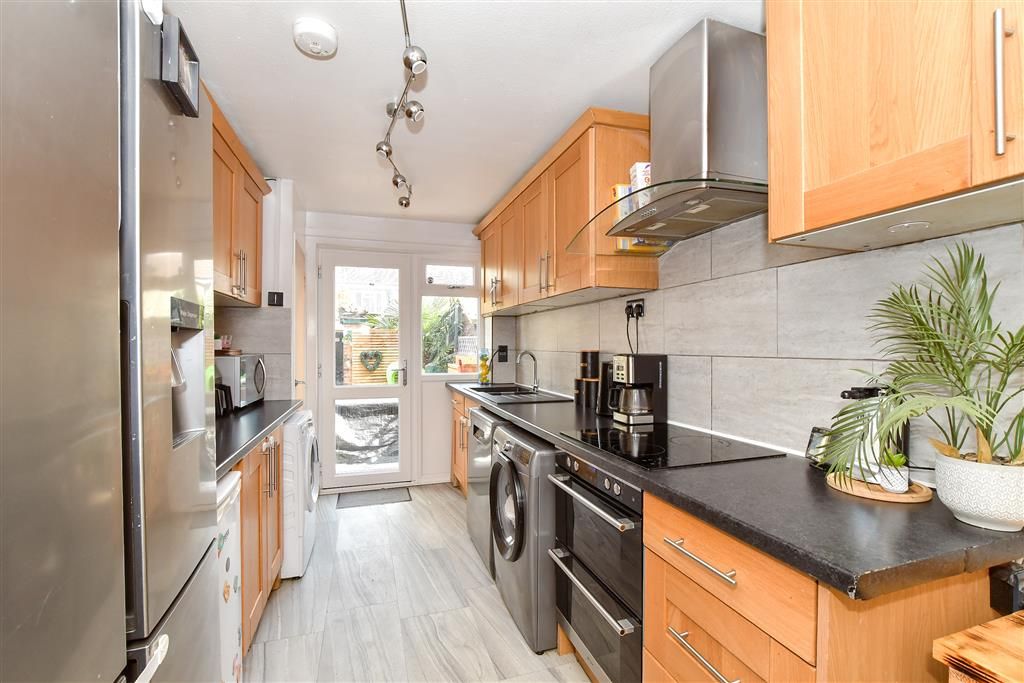 Property photo 2 of 10 Kitchen