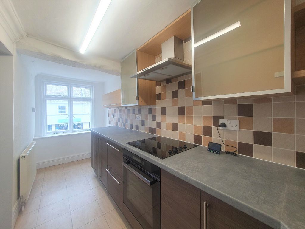 Property photo 2 of 8 Kitchen