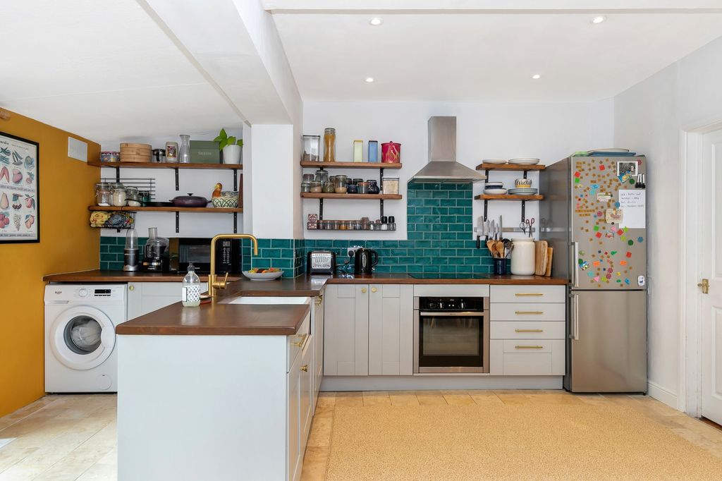 Property photo 2 of 26